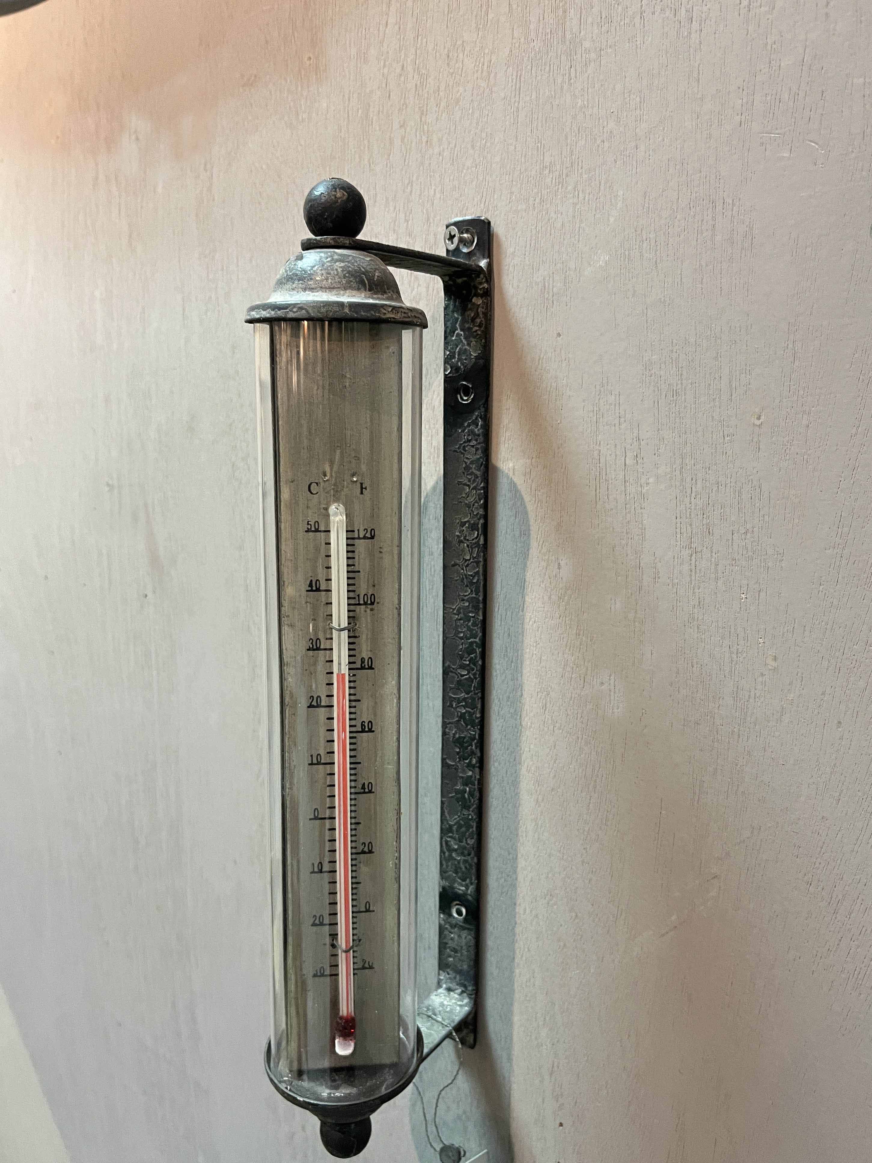 KT16023-147